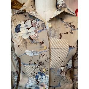 vintage 1970s beige floral polyester shirt dogwood art deco sm long sleeve retro